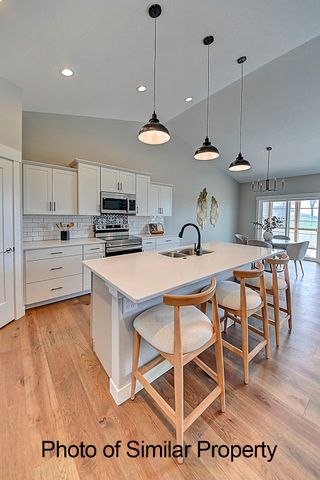 2933 Clubhouse Dr, Marion, IA 52302