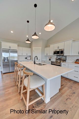 2933 Clubhouse Dr, Marion, IA 52302