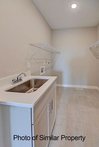 2933 Clubhouse Dr, Marion, IA 52302