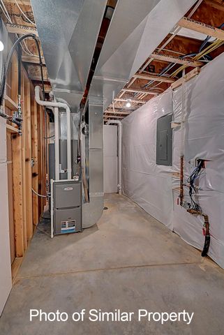 2933 Clubhouse Dr, Marion, IA 52302