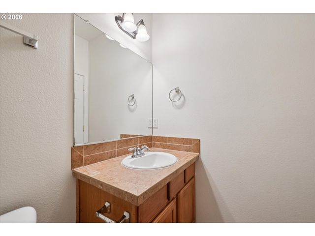 3780 Se BELLE OAK Ave, Hillsboro, OR 97123