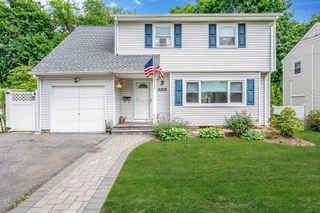 195 E 23rd Street, Huntington Station, NY 11746
