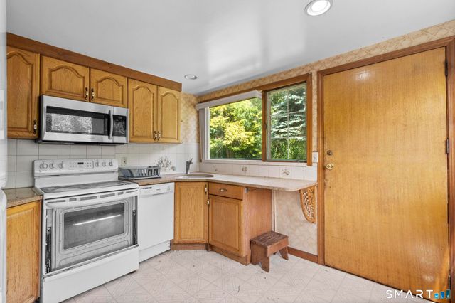 9 Lavelle Avenue, New Fairfield, CT 06812