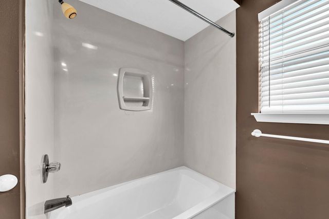 4339 Hidden Lakes Drive, Niceville, FL 32578
