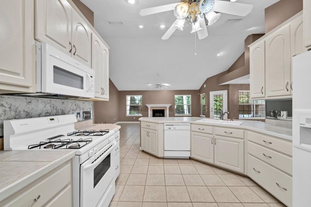4339 Hidden Lakes Drive, Niceville, FL 32578
