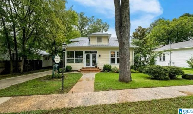 208 COLLEGE STREET E, Columbiana, AL 35051