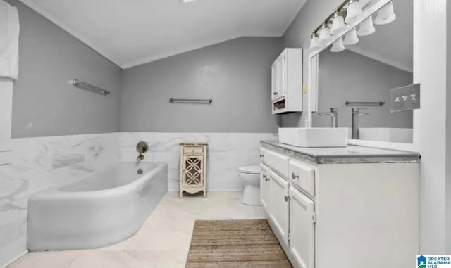 208 COLLEGE STREET E, Columbiana, AL 35051