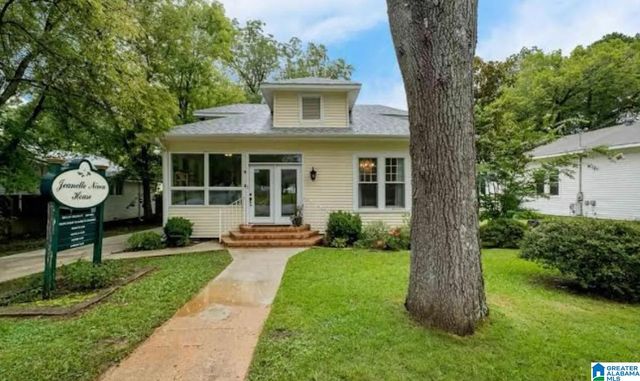 208 COLLEGE STREET E, Columbiana, AL 35051