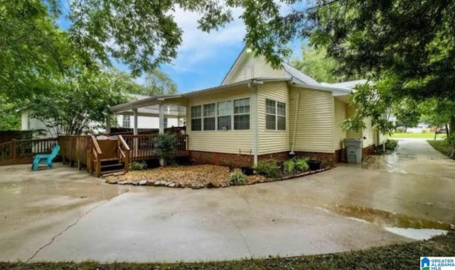 208 COLLEGE STREET E, Columbiana, AL 35051