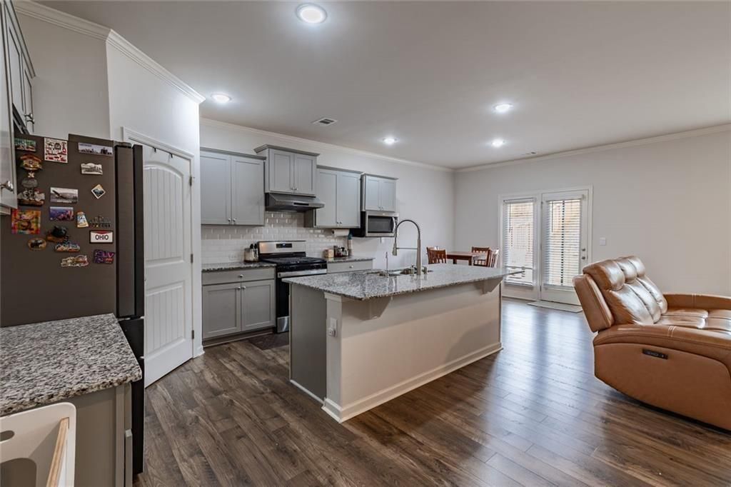 Image 6 of property listing at 4775 Burningbush Way, Cumming, GA 30040