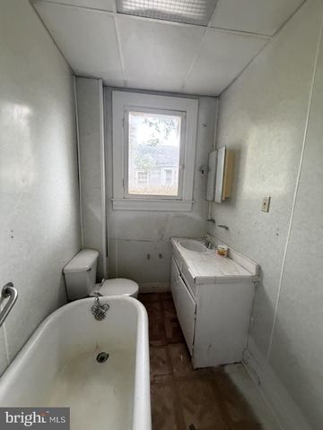 2206 LYNDHURST AVE, Baltimore, MD 21216
