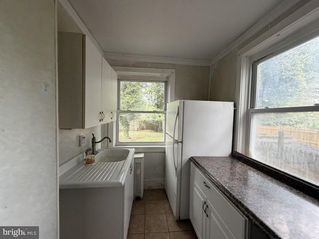 2206 LYNDHURST AVE, Baltimore, MD 21216