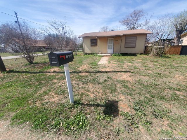 19939 CARUTHERS, Somerset, TX 78069
