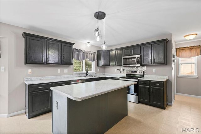 756 Shadow Pine Drive, Fenton, MO 63026