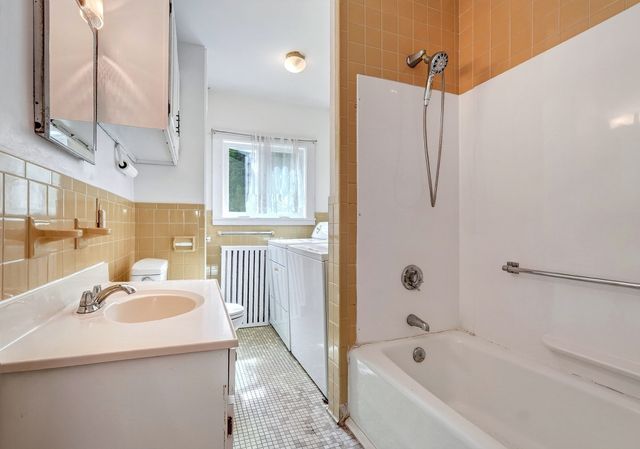 25 Spring St, Foxboro, MA 02035