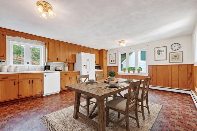 25 Spring St, Foxboro, MA 02035