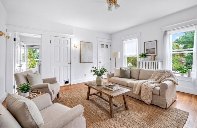 25 Spring St, Foxboro, MA 02035