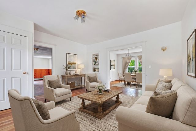 25 Spring St, Foxboro, MA 02035