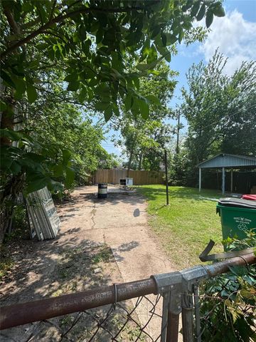 109 Schilling Street, Baytown, TX 77520
