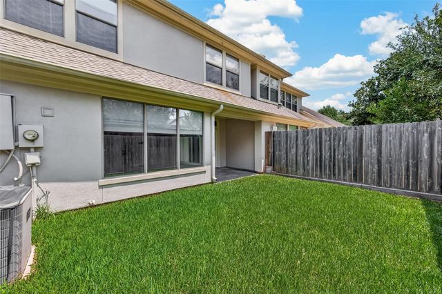 4307 Lake Walk Court, Missouri City, TX 77459