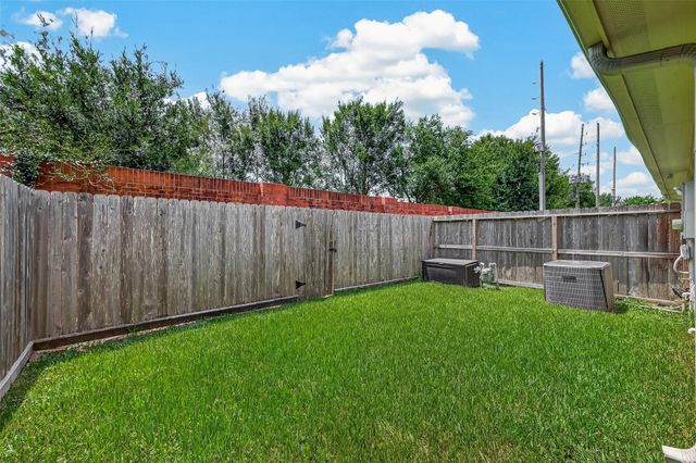 4307 Lake Walk Court, Missouri City, TX 77459