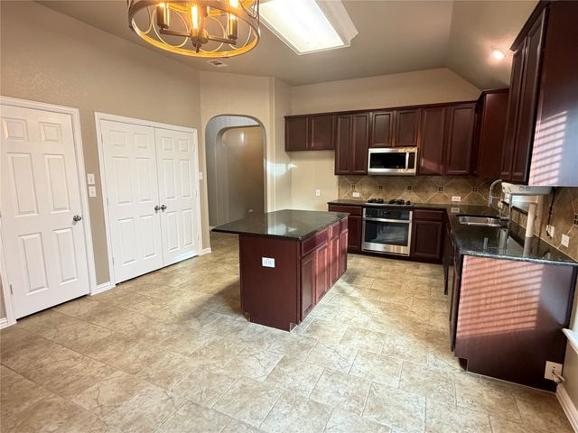 10329 Stoneside Trail, Fort Worth, TX 76244