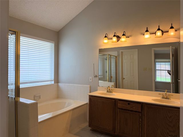 6709 Pecanwood Drive, Arlington, TX 76001