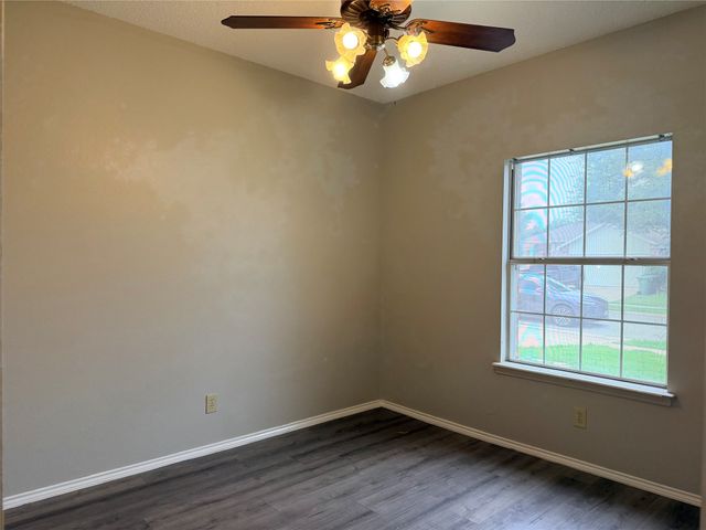 6709 Pecanwood Drive, Arlington, TX 76001