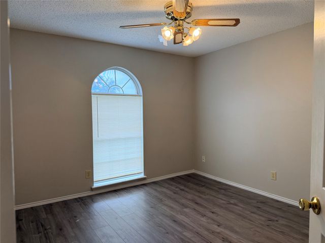 6709 Pecanwood Drive, Arlington, TX 76001