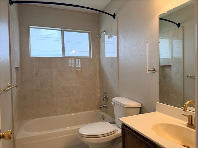 6709 Pecanwood Drive, Arlington, TX 76001