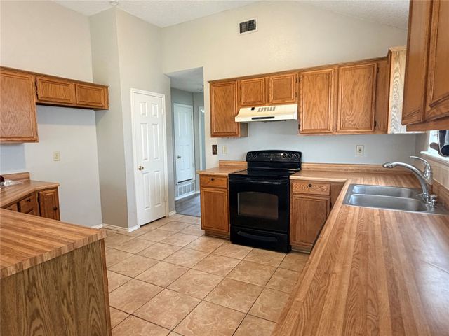 6709 Pecanwood Drive, Arlington, TX 76001