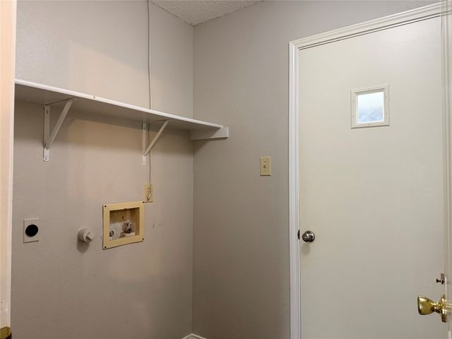 6709 Pecanwood Drive, Arlington, TX 76001