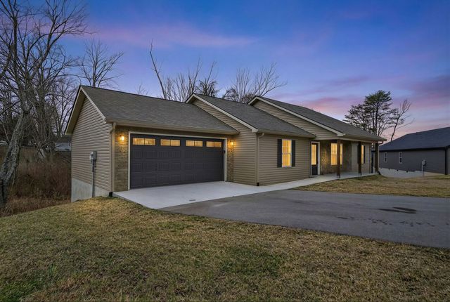 167 Sky View Meadow Dr, Crossville, TN 38555