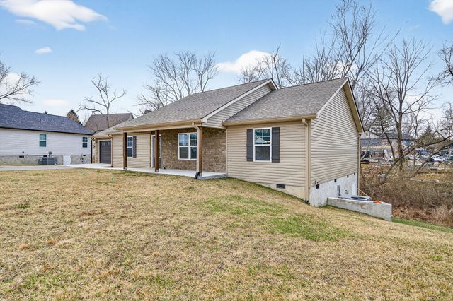 167 Sky View Meadow Dr, Crossville, TN 38555