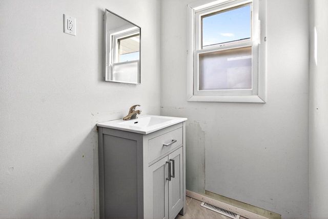 516 W 10TH STREET, Kaukauna, WI 54130