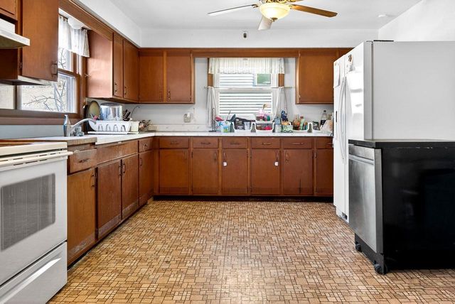 516 W 10TH STREET, Kaukauna, WI 54130