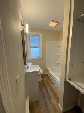 2447 11th Avenue S, Minneapolis, MN 55404