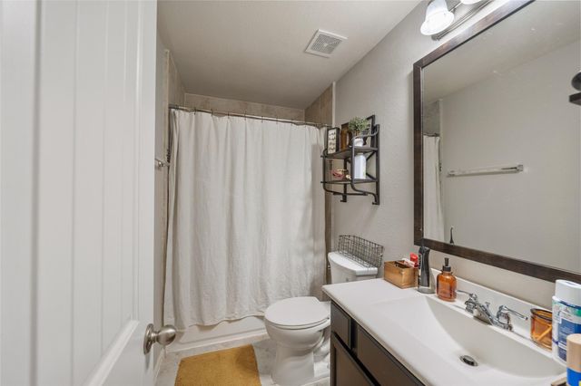 4002 Longwood Drive, Mont Belvieu, TX 77523
