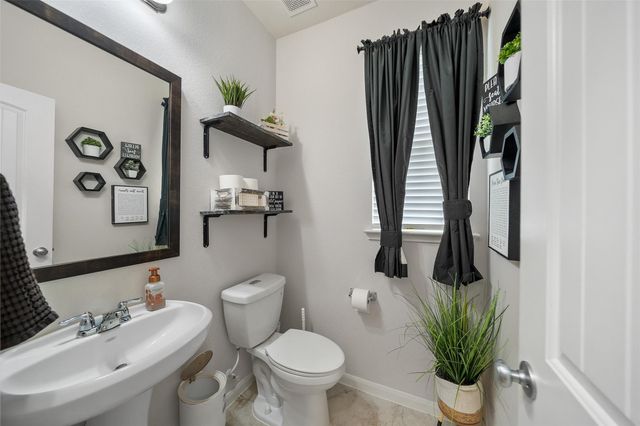 4002 Longwood Drive, Mont Belvieu, TX 77523