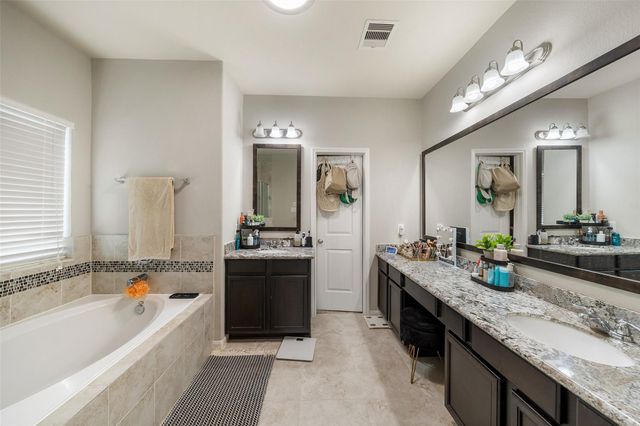 4002 Longwood Drive, Mont Belvieu, TX 77523