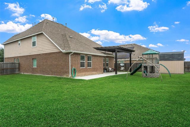4002 Longwood Drive, Mont Belvieu, TX 77523