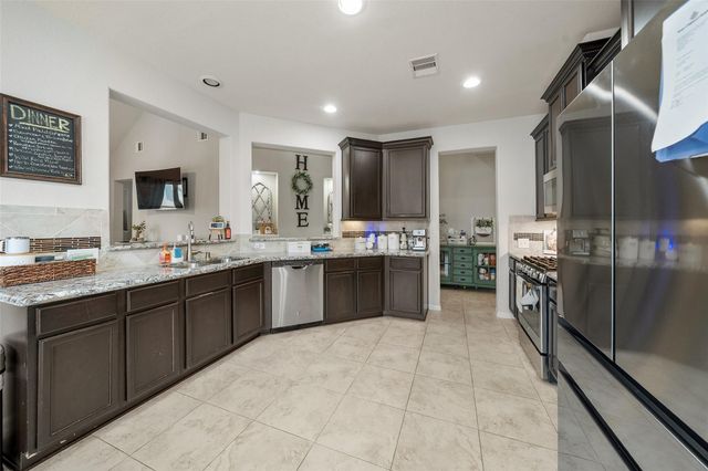 4002 Longwood Drive, Mont Belvieu, TX 77523