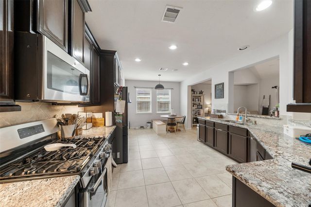 4002 Longwood Drive, Mont Belvieu, TX 77523