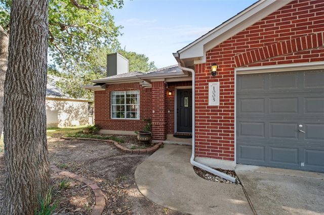 1005 Haleys Way DR, Buda, TX 78610