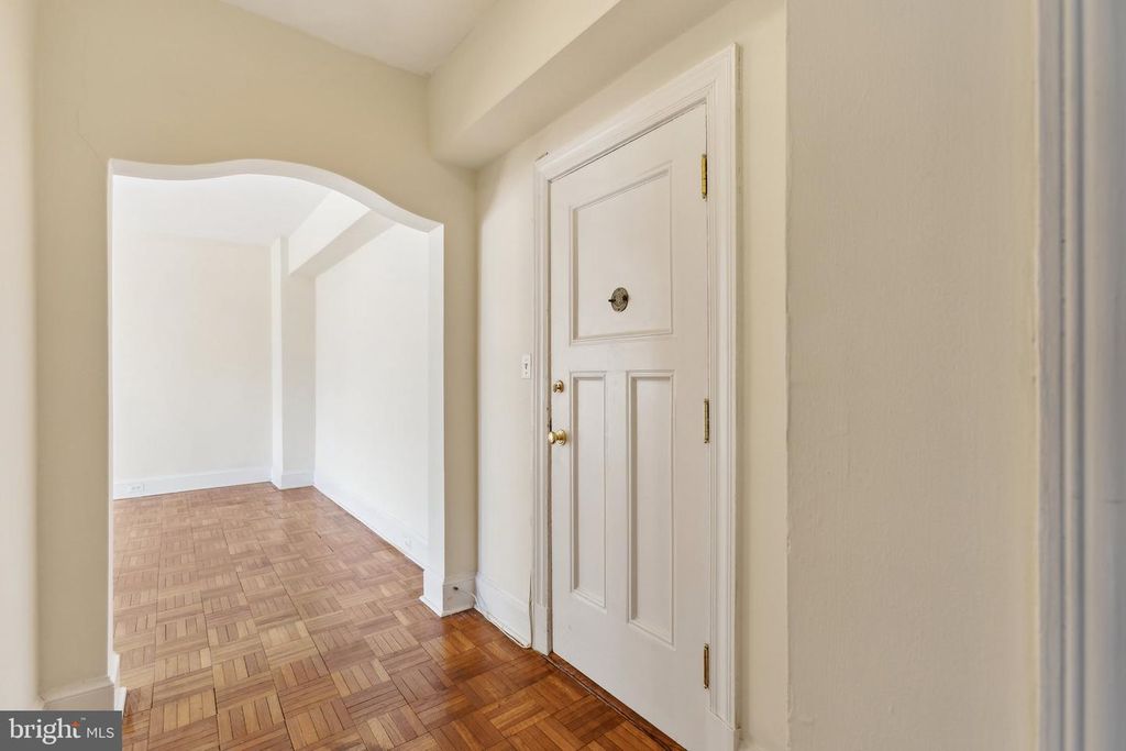 Image 11 of property listing at 4000 CATHEDRAL AVE NW #605B, Washington, DC 20016