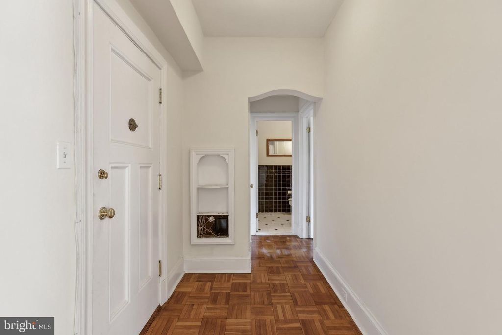 Image 12 of property listing at 4000 CATHEDRAL AVE NW #605B, Washington, DC 20016