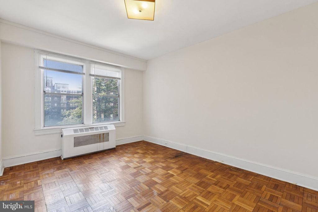 Image 13 of property listing at 4000 CATHEDRAL AVE NW #605B, Washington, DC 20016