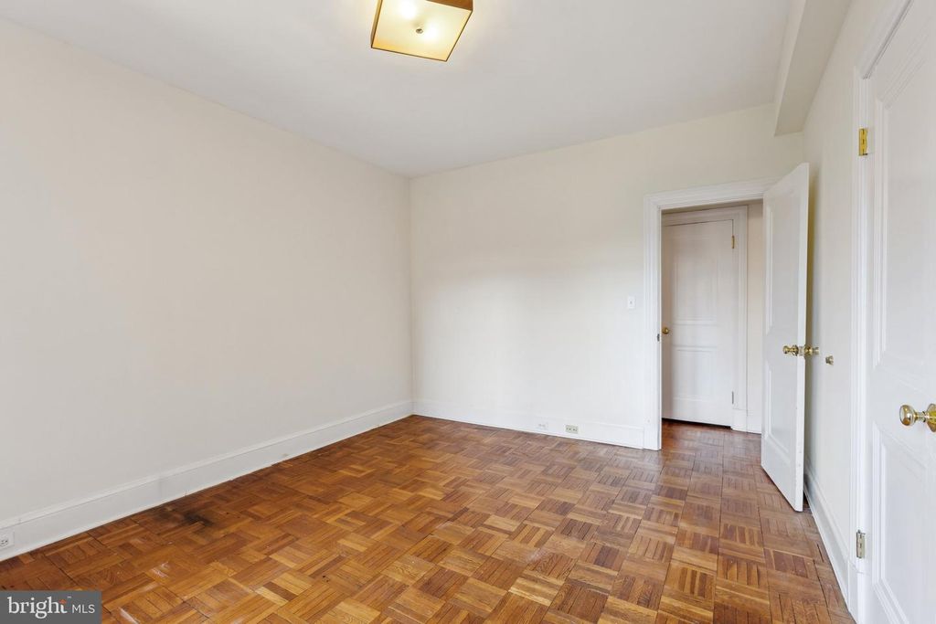 Image 15 of property listing at 4000 CATHEDRAL AVE NW #605B, Washington, DC 20016