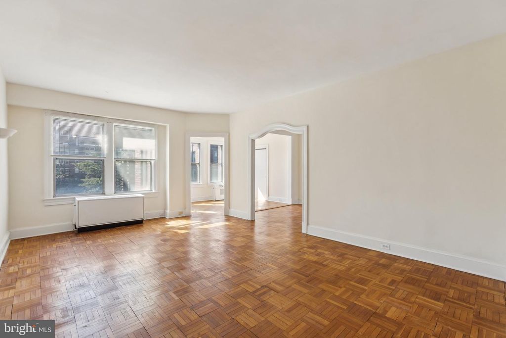 Image 2 of property listing at 4000 CATHEDRAL AVE NW #605B, Washington, DC 20016