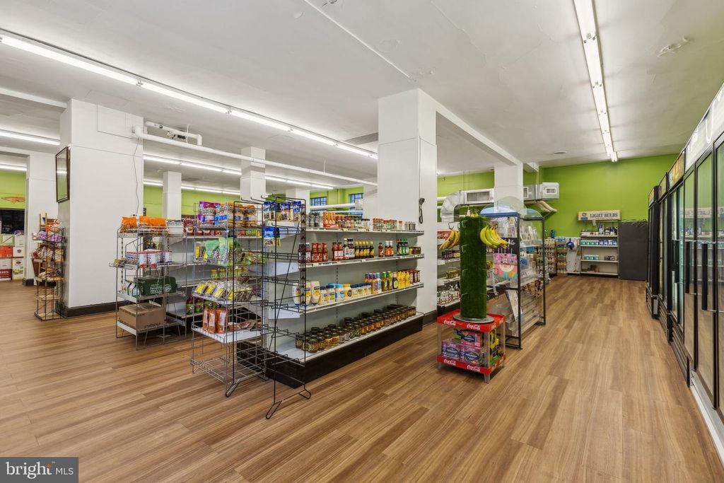 Image 23 of property listing at 4000 CATHEDRAL AVE NW #605B, Washington, DC 20016